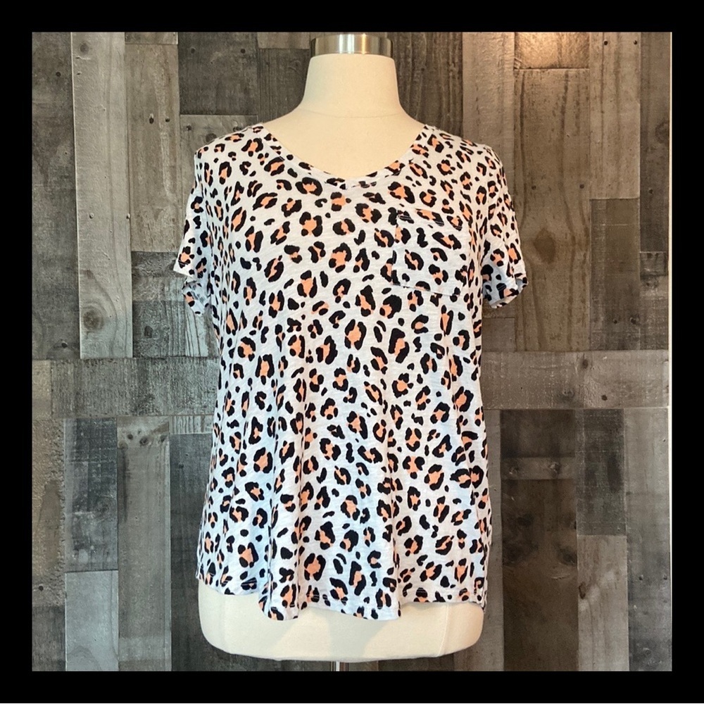 Torrid 0 Leopard Print Tee Relaxed Fit Pastel Cas… - image 1